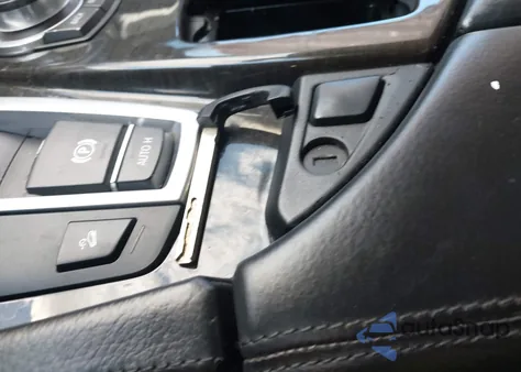 2013 BMW 528I xDrive z USA, uszkodzony, nr VIN WBAXH5C5XDDW16389